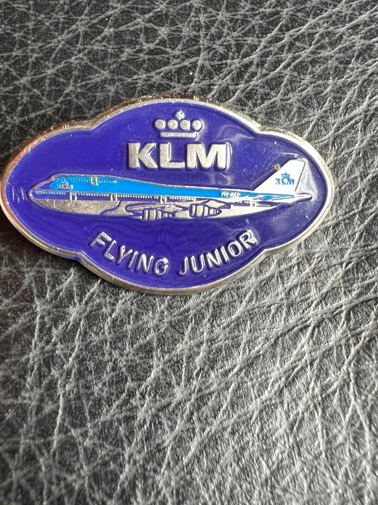 Vintage KLM Flying Junior Speldje - Vliegtuig Boeing 747, Ophalen of Verzenden, Zo goed als nieuw, Transport, Speldje of Pin
