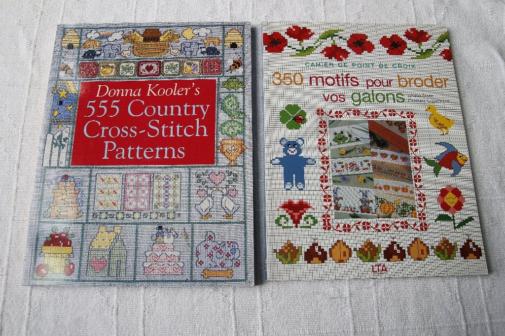 2 boeken Kruissteekpatronen, Ophalen of Verzenden, Gelezen, Borduren en Naaien