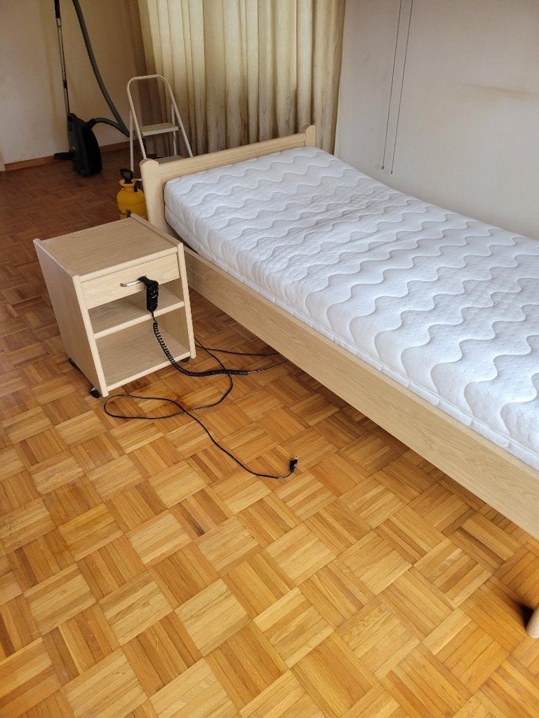 1 persoons bed, incl. nachtkastje, Huis en Inrichting, Ophalen, Verstelbaar, 90 cm, Eenpersoons