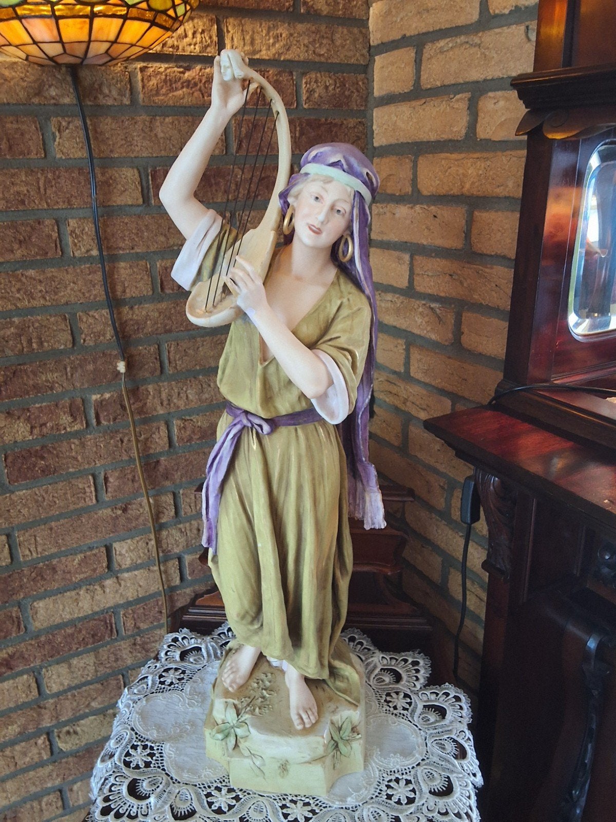 Groot beeld van vrouw met lier, klassieke stijl roal dutsche, Ophalen, 50 - 100 cm, Steen of Keramiek, Beeld
