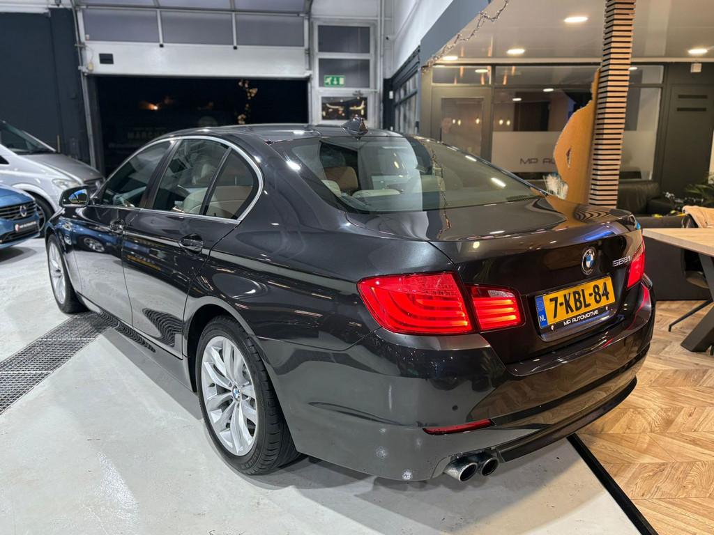 BMW 5-serie 528i High Executive|LEDER|LED|MEMORY|NAVI|STOELV, Automaat, Euro 5, Gebruikt, Navigatiesysteem