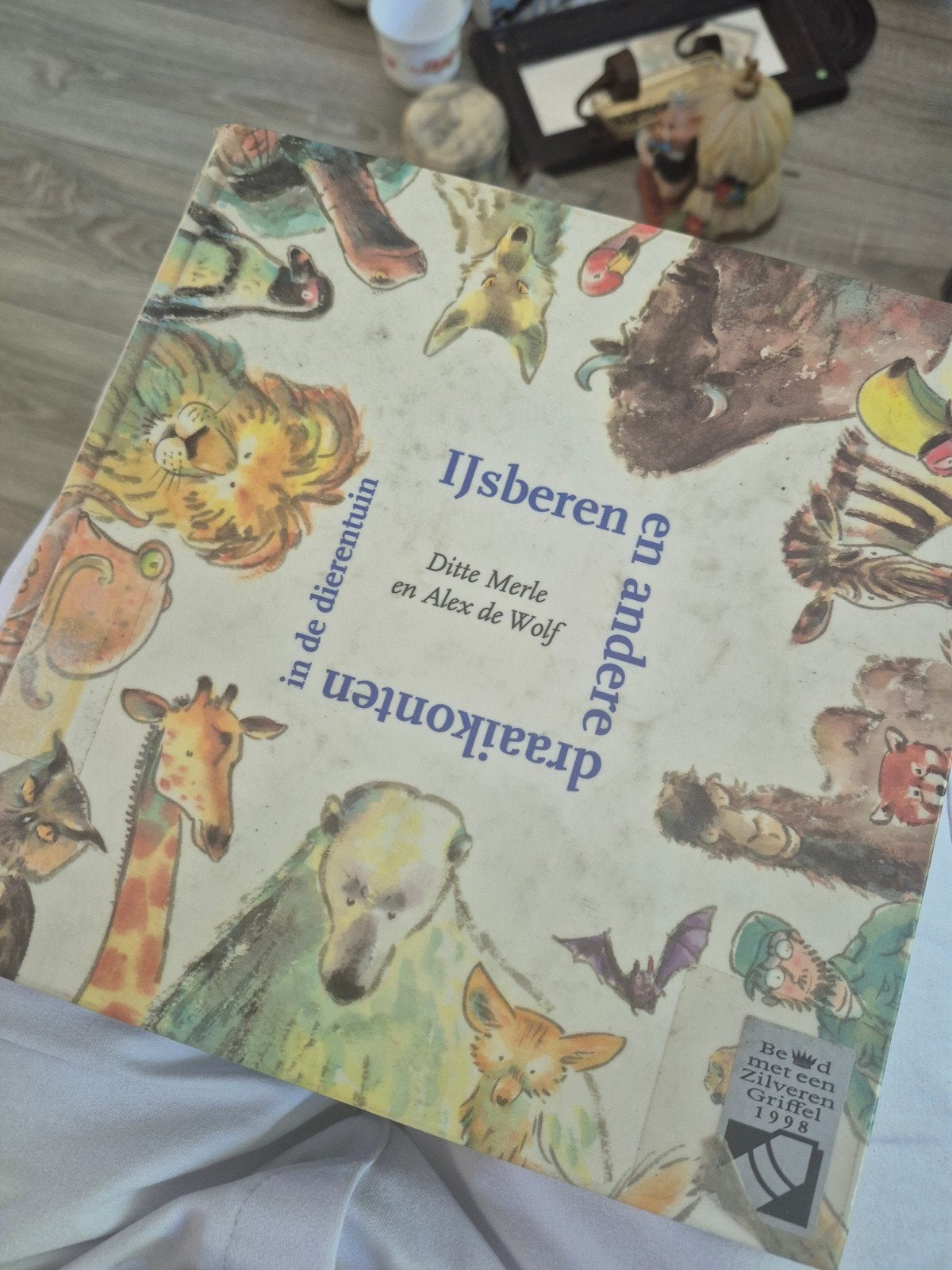 IJsberen en andere draakonten in de dierentuin, Boeken, Kinderboeken | Jeugd | onder 10 jaar, Ophalen of Verzenden, Gelezen, Ditte Merle en Alex de Wolf