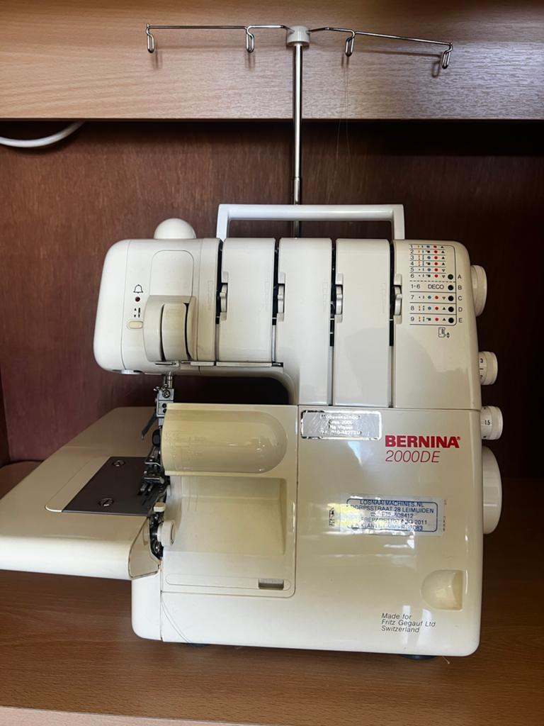Bernina 2000DE Lockmachine, Ophalen, Gebruikt, Lockmachine, Bernina