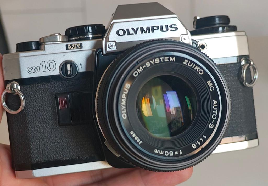 Olympus OM10 met 50mm f/1.8 lens, Ophalen of Verzenden, Zo goed als nieuw, Spiegelreflex, Olympus
