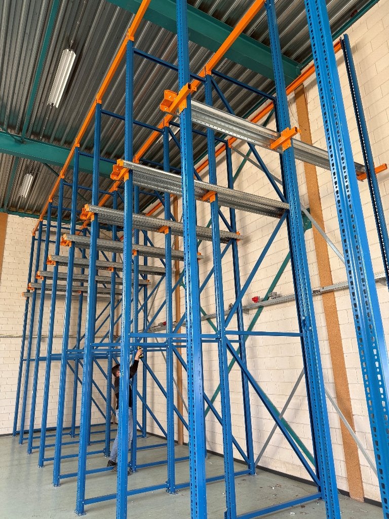 Mecalux Push Back Magazijnstelling 12x3.1x6.3mtr, Ophalen