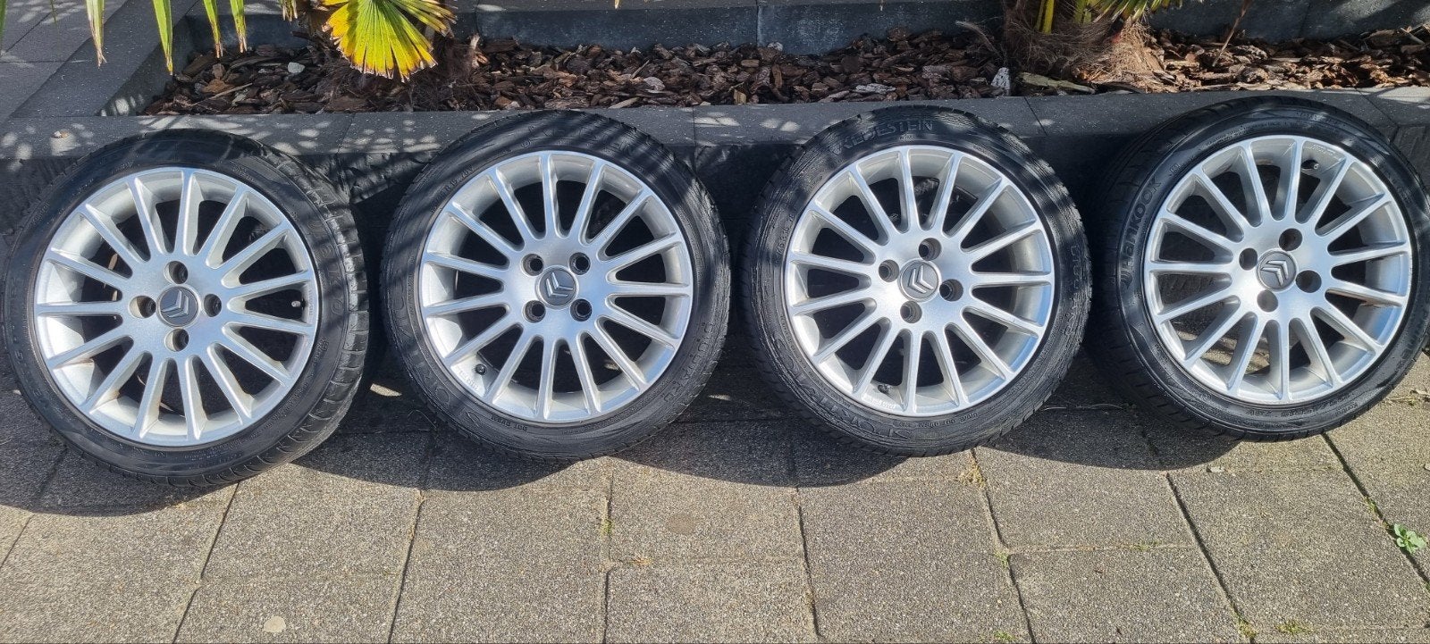 Citroen C1 toyota Aygo Peugeot 107 velgen 15 inch 4x100, Auto-onderdelen, Banden en Velgen, Banden en Velgen, Zomerbanden, 15 inch