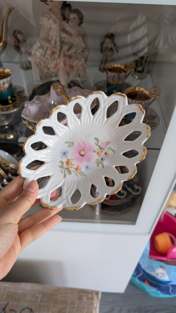 Antiek Porseleinen Schaal - Handgeschilderde Bloemen, Ophalen of Verzenden
