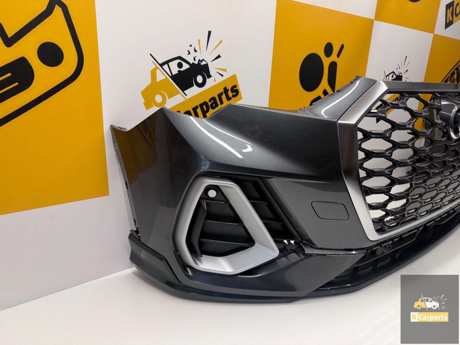 VOORBUMPER AUDI Q3 83A F3 S-LINE BUMPER COMPLEET 83A807437D, Auto-onderdelen, Carrosserie en Plaatwerk, Gebruikt, Voor, AUDI AG