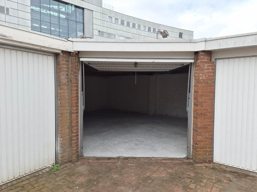 Grote garagebox 42 m² in ’s-Hertogenbosch (koop of huur), 42 m², Overige typen, Opslag of Loods