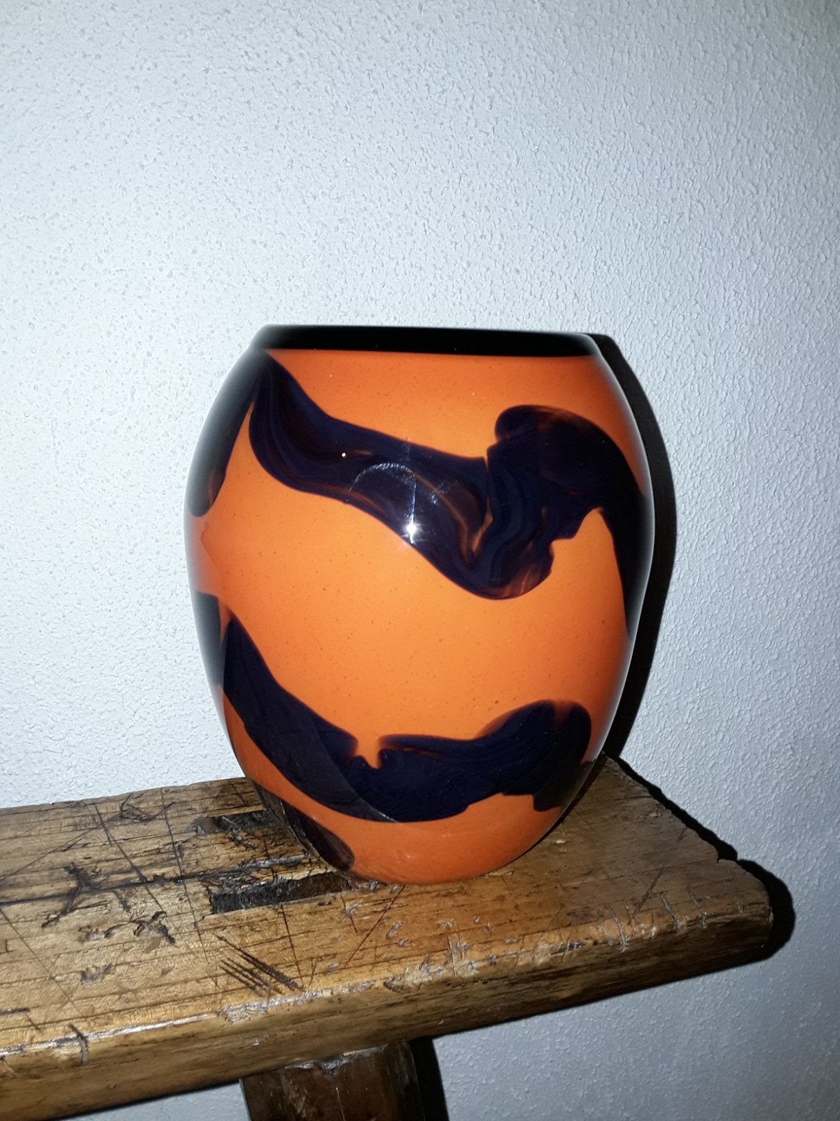 Oranje glazen vaas gesigneerd Aube Cristal '99, Antiek en Kunst, Ophalen of Verzenden