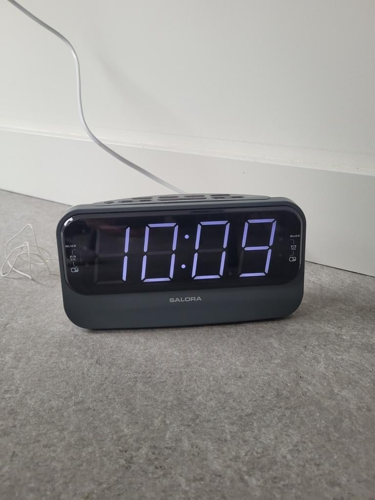 Salora Big Display Wekker Radio - Zo goed als nieuw, Ophalen of Verzenden