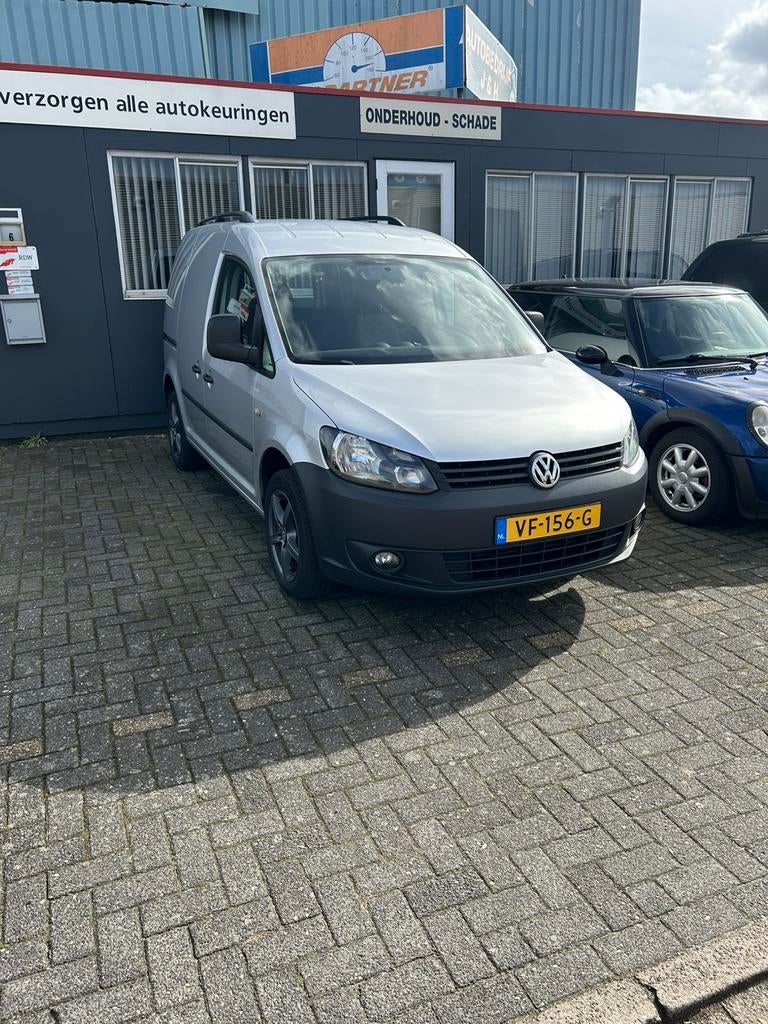 Volkswagen Caddy 1.6 D 55KW 2013, Auto's, Voorwielaandrijving, Stof, 74 pk, Zwart