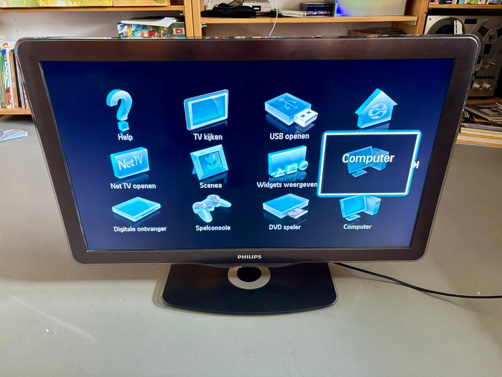 Philips 32inch TV met Ambilight, Ophalen, Philips, Gebruikt, LCD