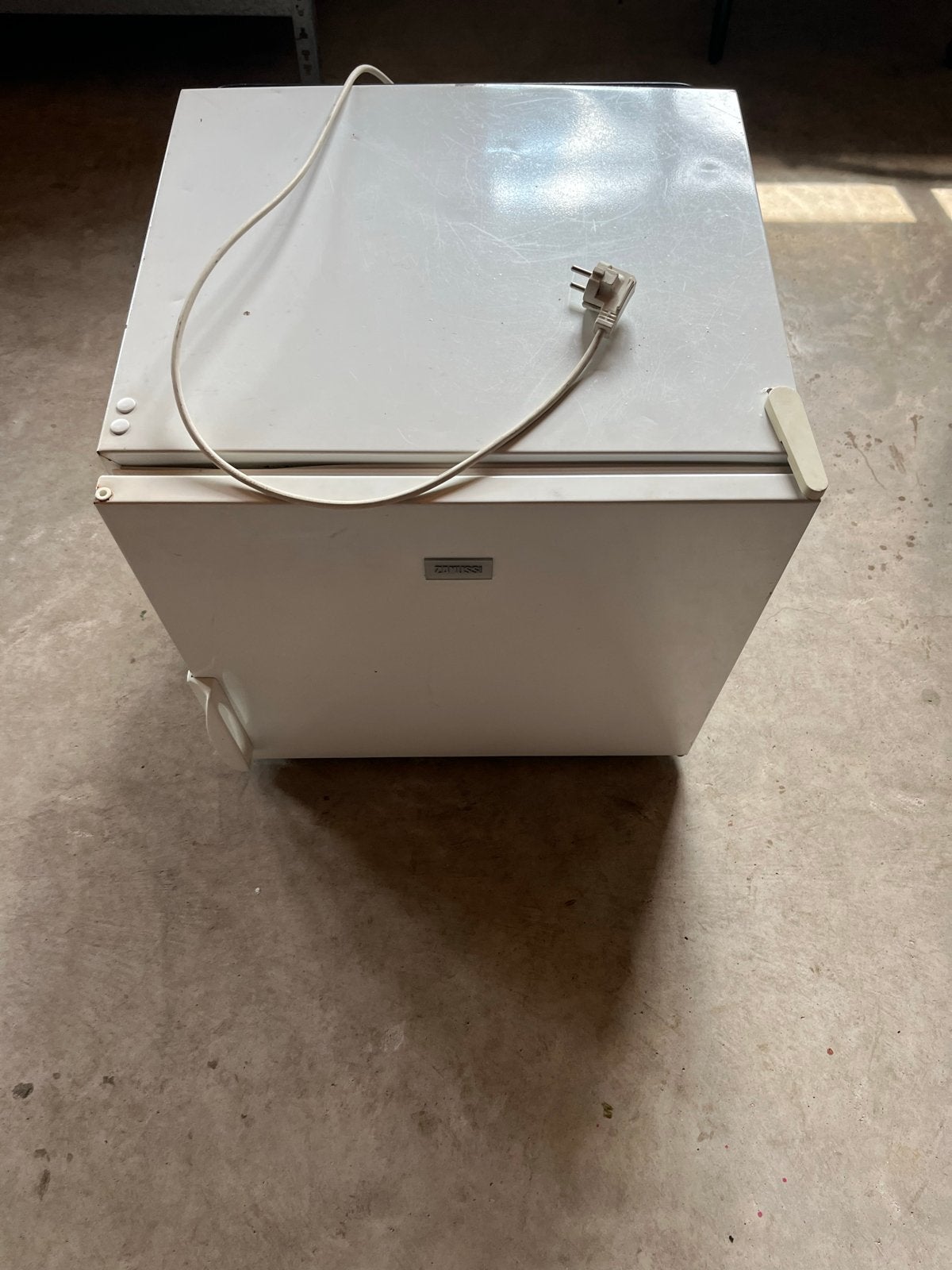 Compacte mini koelkast met vriesvakje 52x47x52, Witgoed en Apparatuur, Koelkasten en IJskasten, Ophalen, Gebruikt, Minder dan 75 liter
