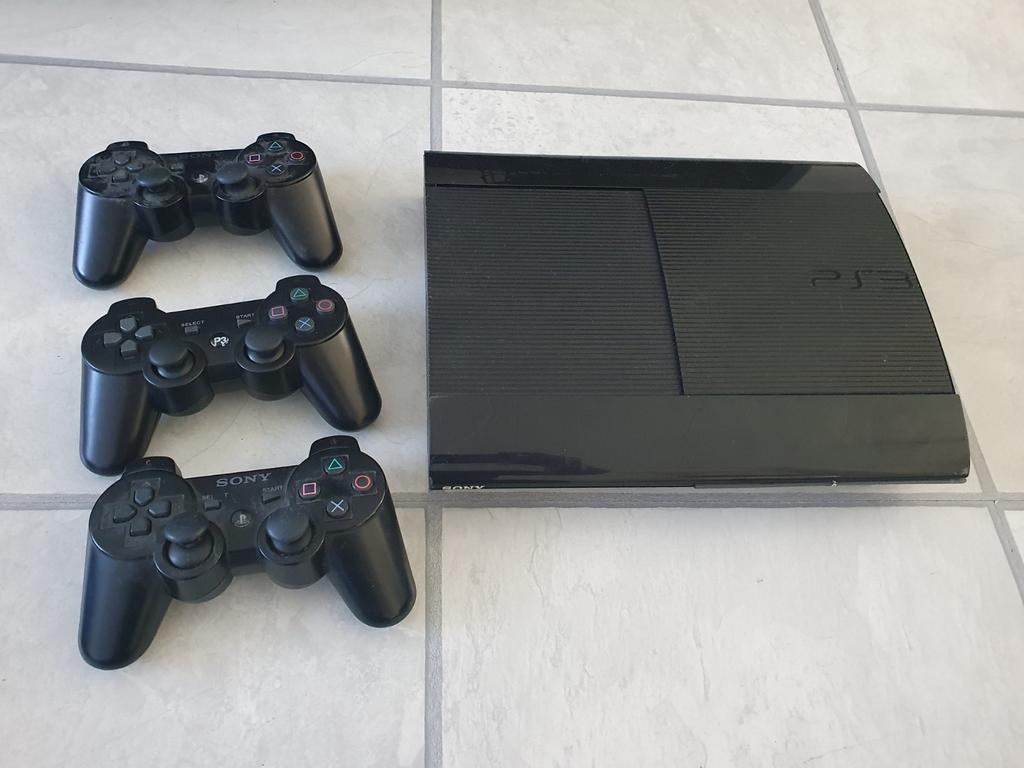 Playstation 3 met 3 controllers, Spelcomputers en Games, Ophalen of Verzenden, Zo goed als nieuw, Met 2 controllers, Slim