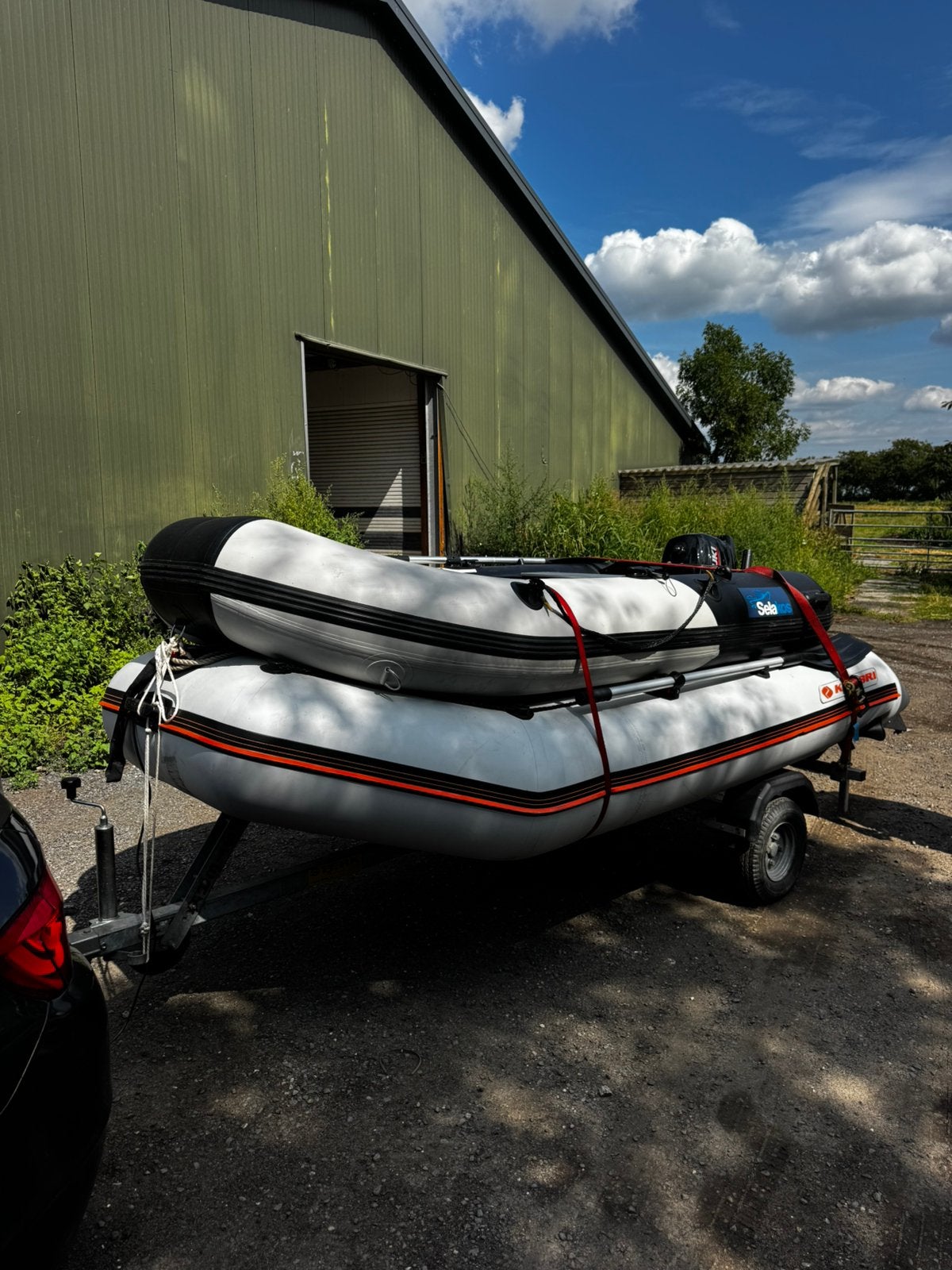 330/280 Rubberboot 2x met 6PK of 5pk trailer 2 maanden oud, Watersport en Boten, Ophalen, 6 pk, Peddels, Hout