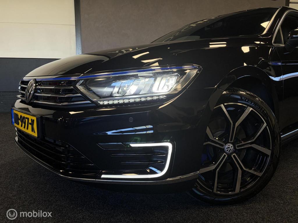 Volkswagen Passat 1.4 TSI GTE Connected Series Plus PANO / L, Gebruikt, 4 cilinders, 1622 kg, Zwart