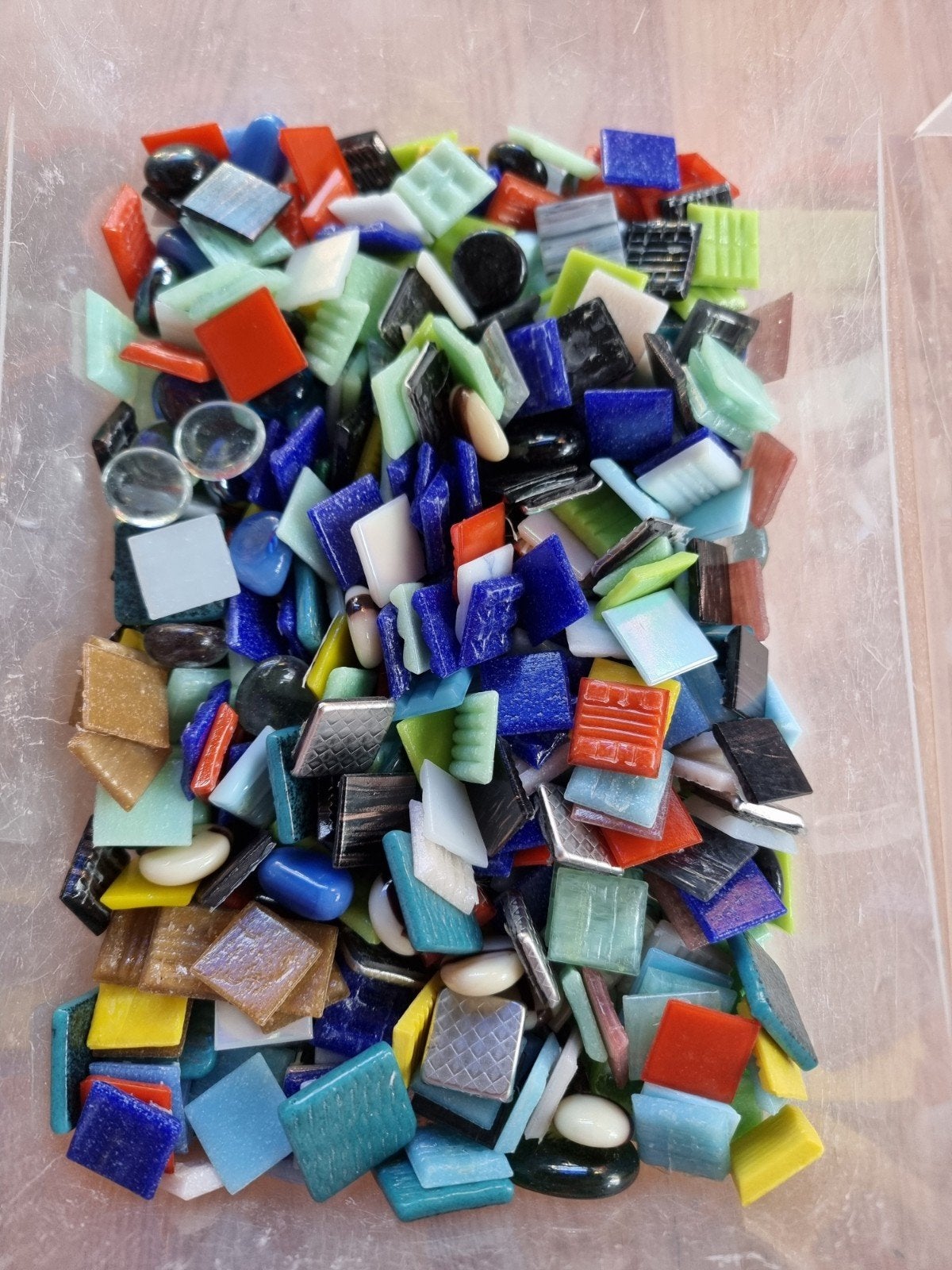 Mozaieksteentjes mix gemengde kleuren en vormen 2.5 kilo, Ophalen of Verzenden, Nieuw, Knutselmateriaal