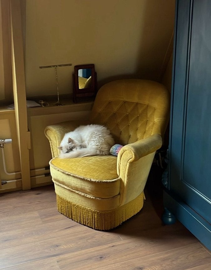 Vintage okergele boudoir fauteuil met franjes, Ophalen, Gebruikt, Minder dan 75 cm, 75 tot 100 cm