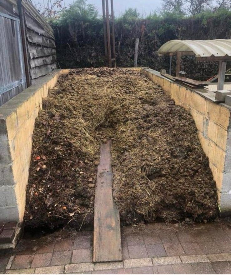 Gratis af te halen: paardenmest paarden mest, Ophalen, Mest