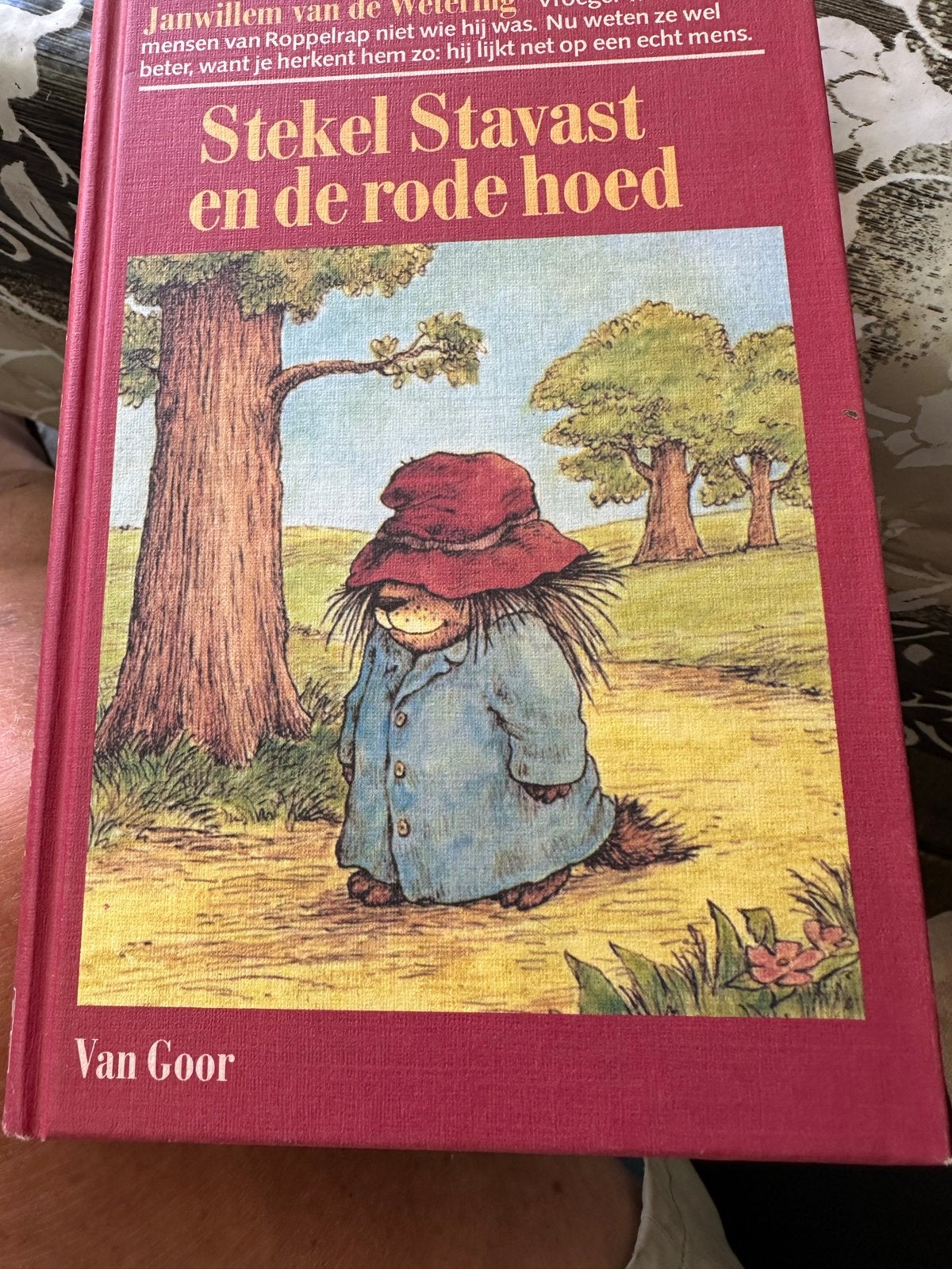 Stekel Stavast en de rode hoed - Janwillem van de Wetering, Ophalen of Verzenden, Gelezen, Fictie