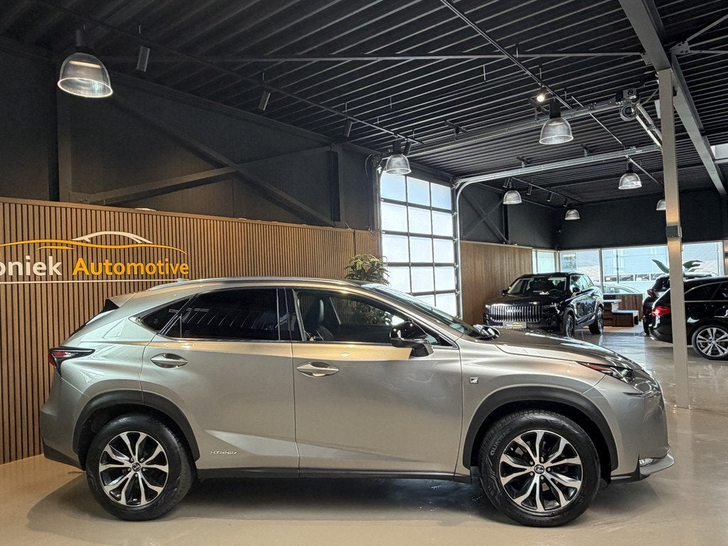 Lexus NX 300h AWD Luxury Line (bj 2015, automaat), Auto's, Lexus, Automaat, Gebruikt, Met garantie (alle), 1760 kg