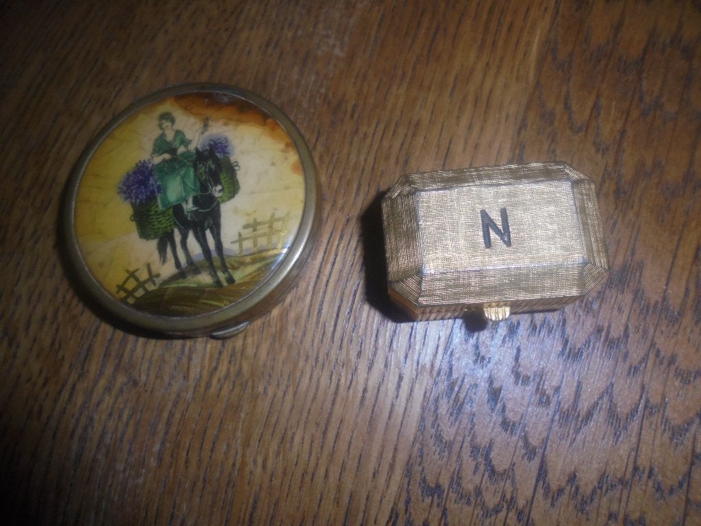 Norell parfum doosje en Potter & Moore poederdoos ( Mitcham), Antiek en Kunst, Ophalen of Verzenden