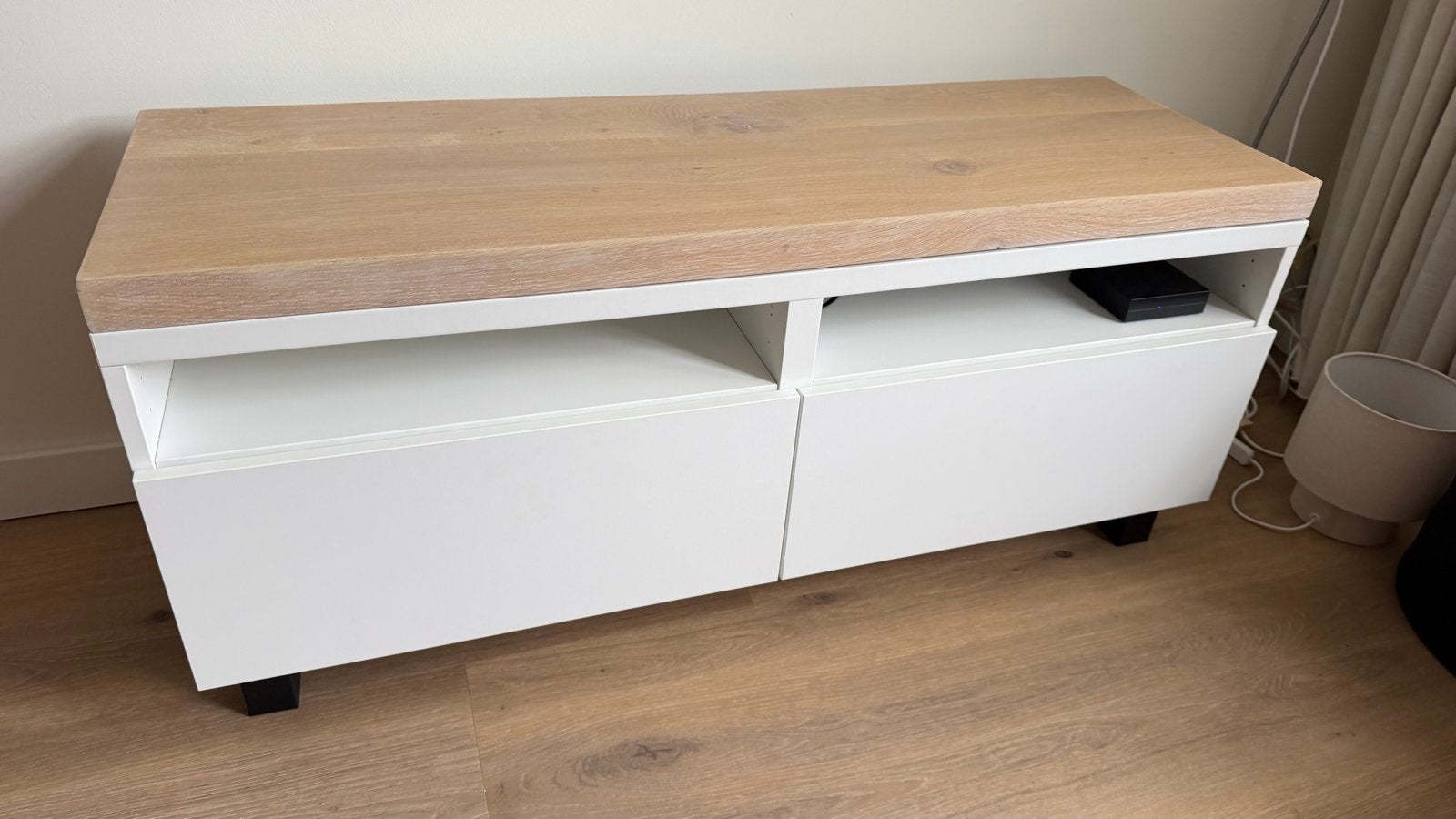 Besta Ikea wit tv-meubel met eikenhouten blad 120x40x53, Ophalen, 100 tot 150 cm, Eikenhout, Zo goed als nieuw