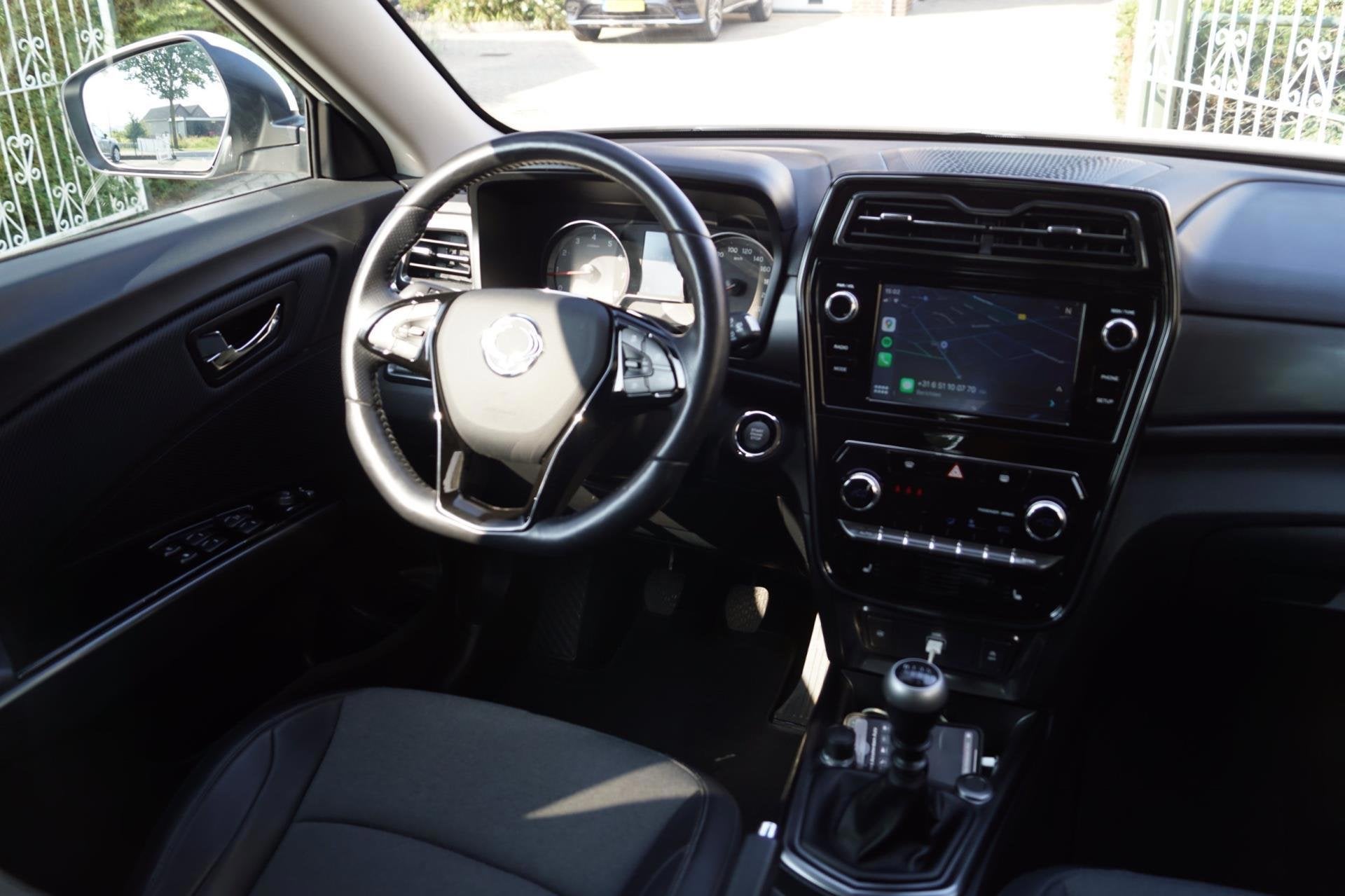 SsangYong Tivoli 1.5 T-GDI 2WD Quartz 163PK Navi Camera Half, Auto's, SsangYong, Voorwielaandrijving, Dealer onderhouden, Gebruikt