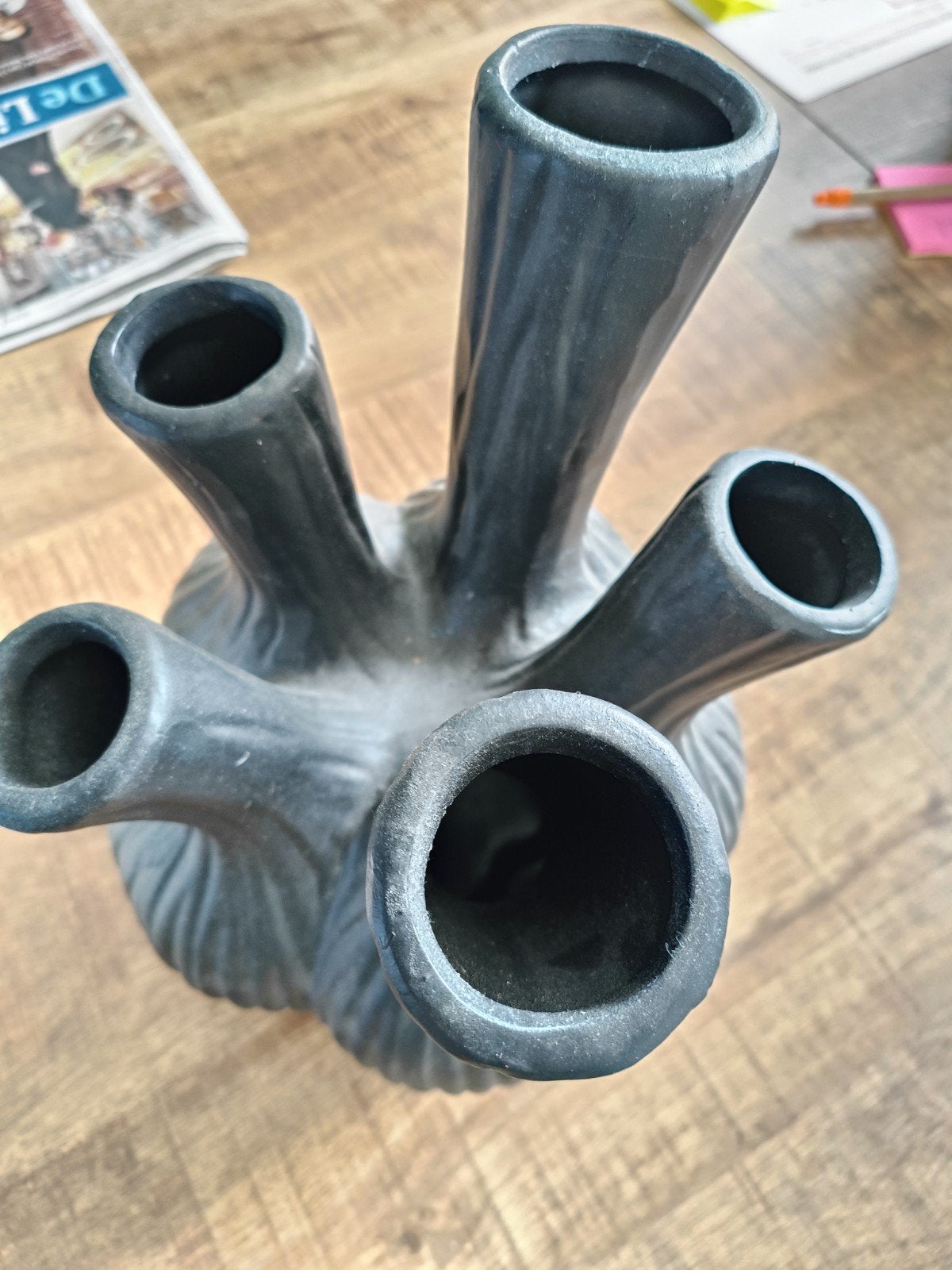 Tulpen vaas, Ophalen, Zwart