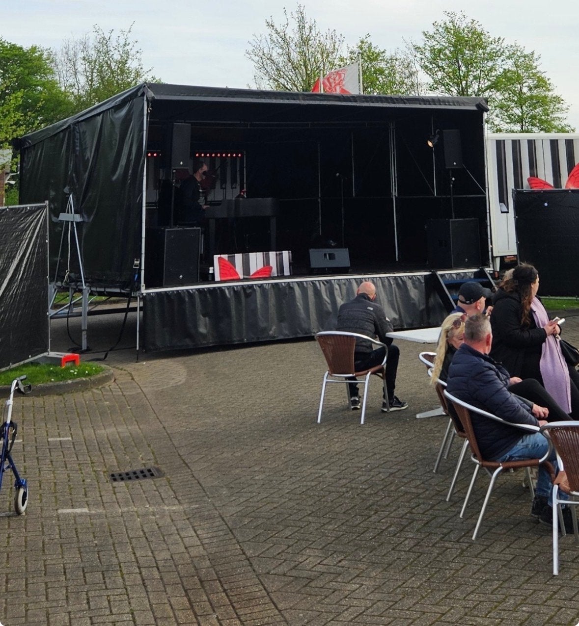 Mobiel Podium te huur, Muziek en Instrumenten, Ophalen, Gebruikt