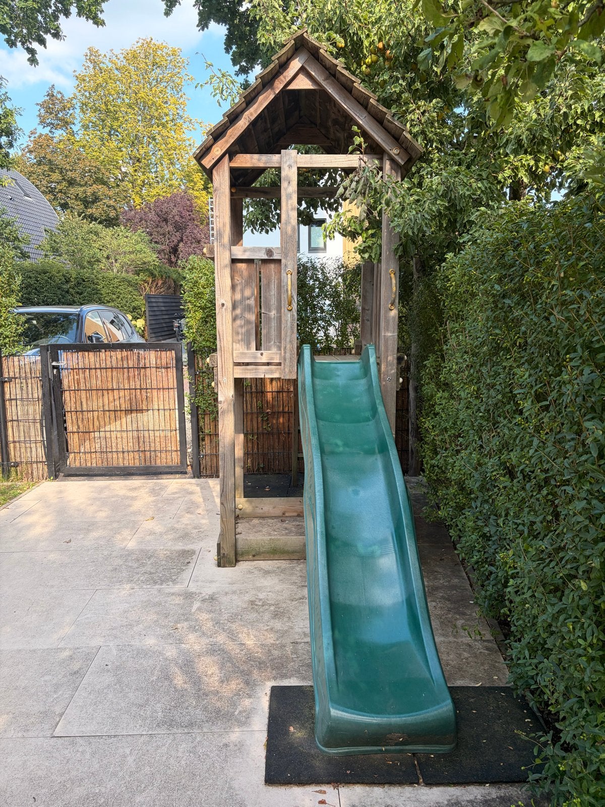 Houten speelhuisje met glijbaan, Ophalen, Gebruikt, Glijbaan