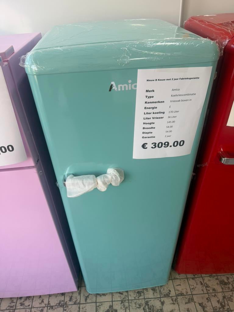 Retro koelkast met vriesvak licht groen