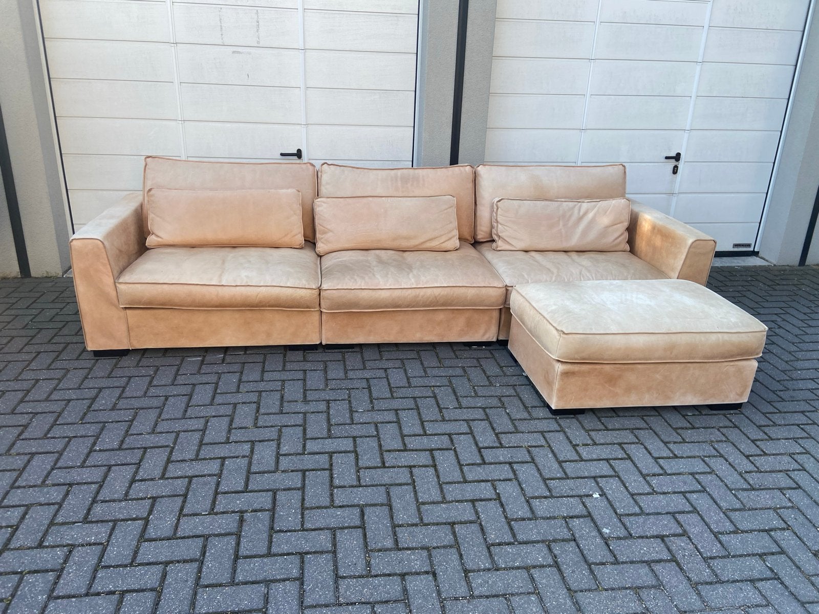 Crème Leren Bank met Hocker - Comfortabel en Stijlvol, Huis en Inrichting, Banken | Voetenbanken en Poefen, Gebruikt, 125 cm of meer