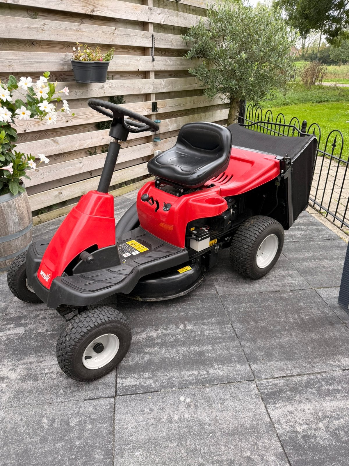 Te koop een zeer nette zitmaaier MTD 60 RDE minirider, Ophalen, Cirkelmaaier, Zo goed als nieuw, Benzine-grasmaaier