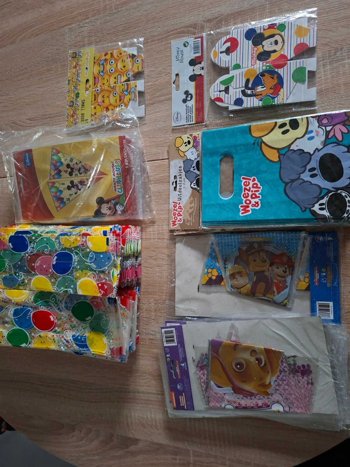 Feestartikelen: Uitdeelzakjes, Doosjes,  (Woezel &, Ophalen of Verzenden, Nieuw, Feestartikel, Verjaardag