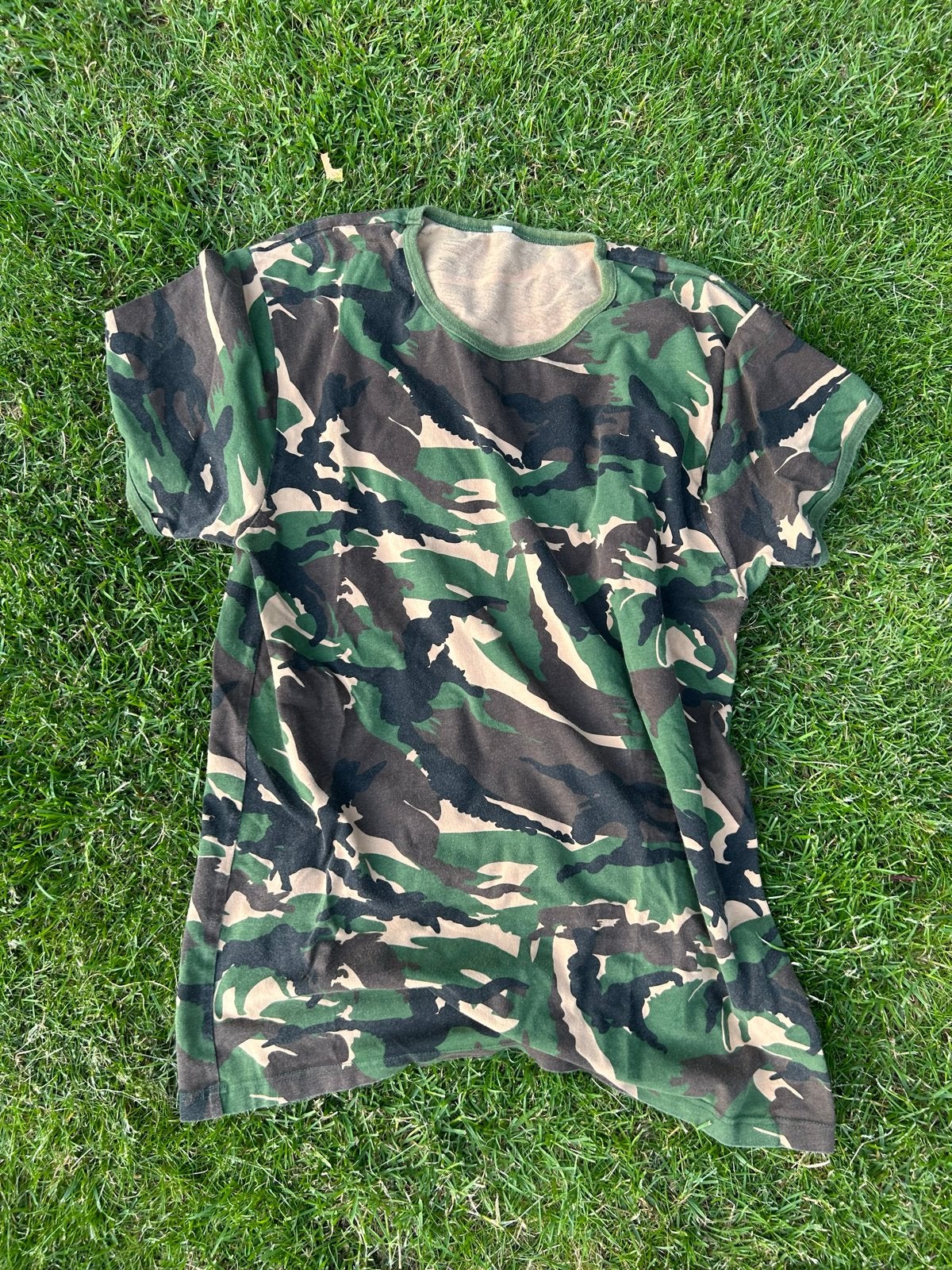 2 Woodland T-shirts Camouflage Maat M Prima Staat, Ophalen of Verzenden, Landmacht, Nederland, Kleding of Schoenen