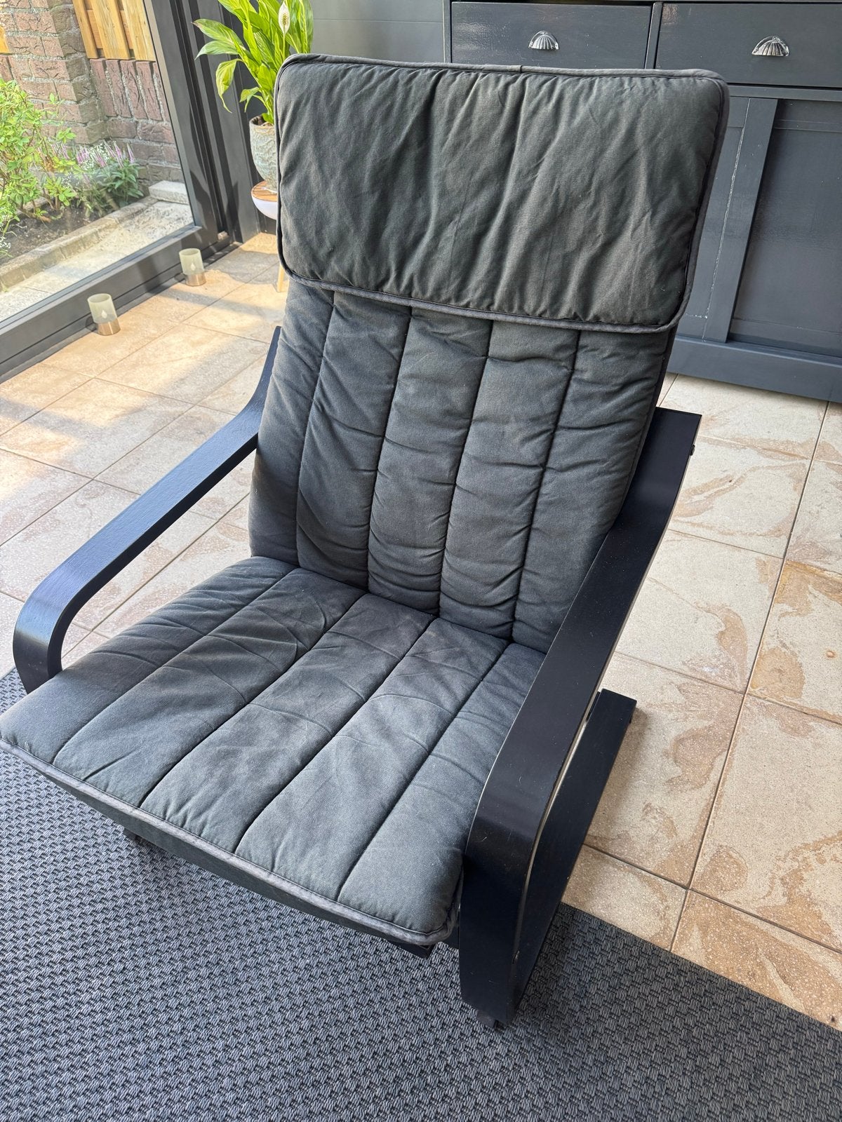 Comfortabele grijze relaxstoel, Ophalen, Gebruikt, Hout, Eén