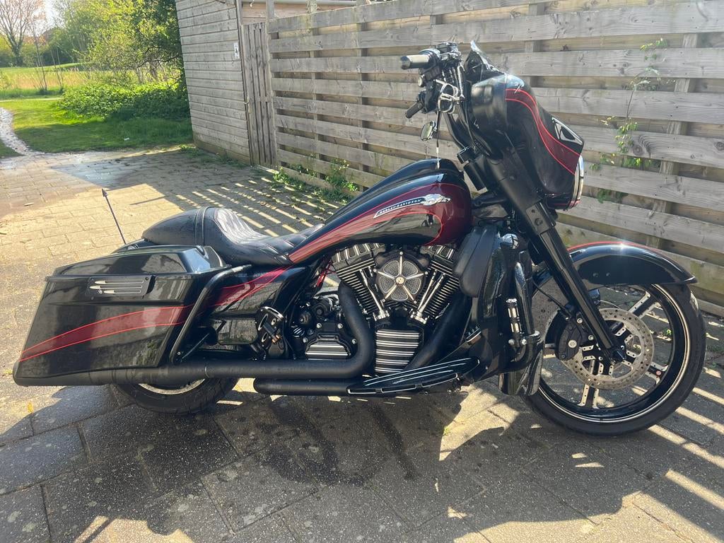 Harley davidson street glide cvo bagger dikste van nederland, Motoren, 2 cilinders, 1690 cc, Occasion, Motorrijbewijs A