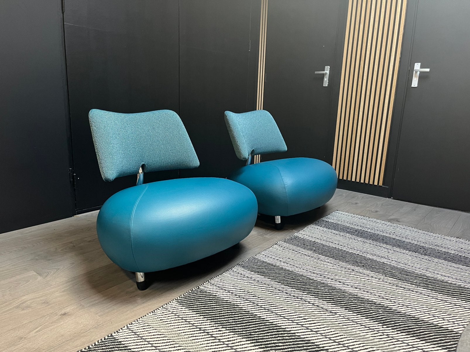 Leolux Pallone ploegstof Bolster, Leolux artifort rolf benz, Metaal, 75 tot 100 cm, Ophalen of Verzenden