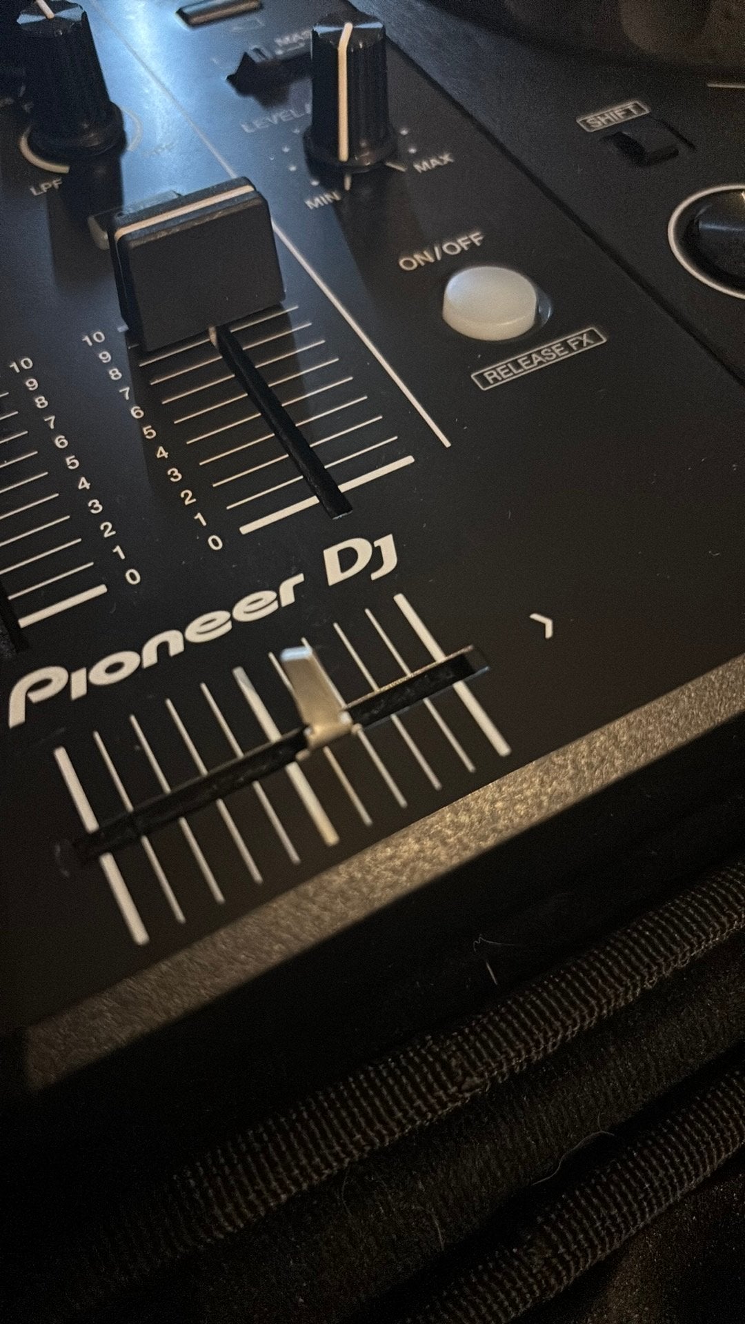 Foto 8 van Pioneer DDJ-400 + 2x DM 40 Pioneer Speakers + Pioneer Case