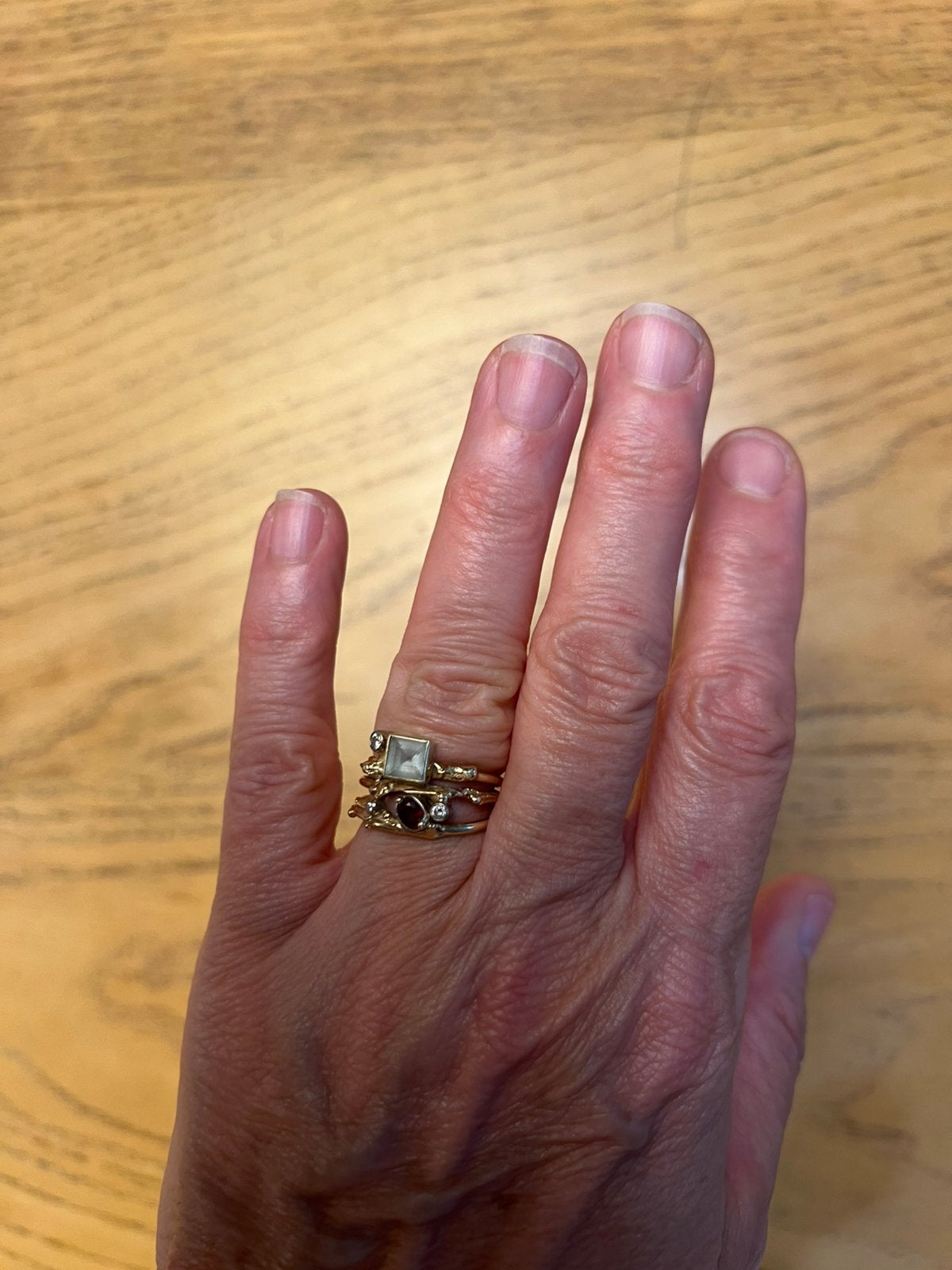 Gouden ring met edelstenen, Ophalen of Verzenden, Dame, Goud, Kleiner dan 17