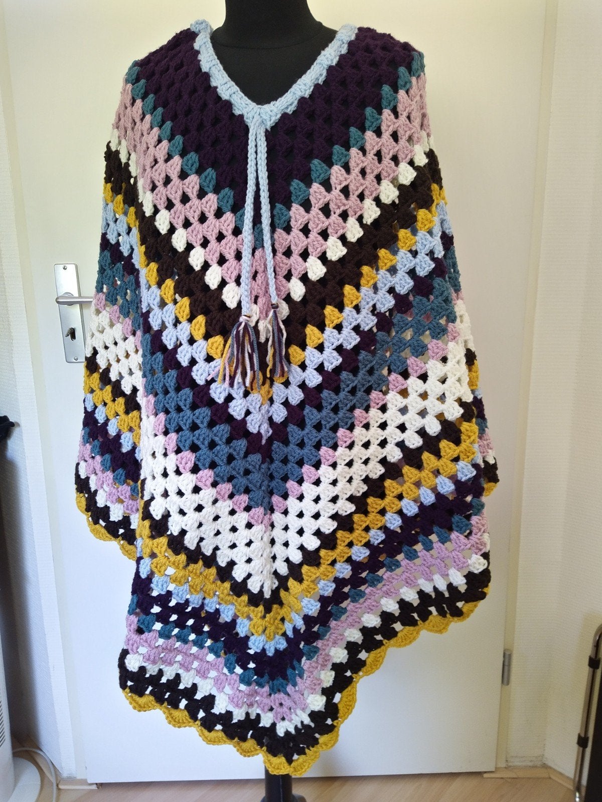 Nieuwe gehaakte poncho in herfst/winterkleuren, Handgemaakt, Ophalen of Verzenden, Nieuw