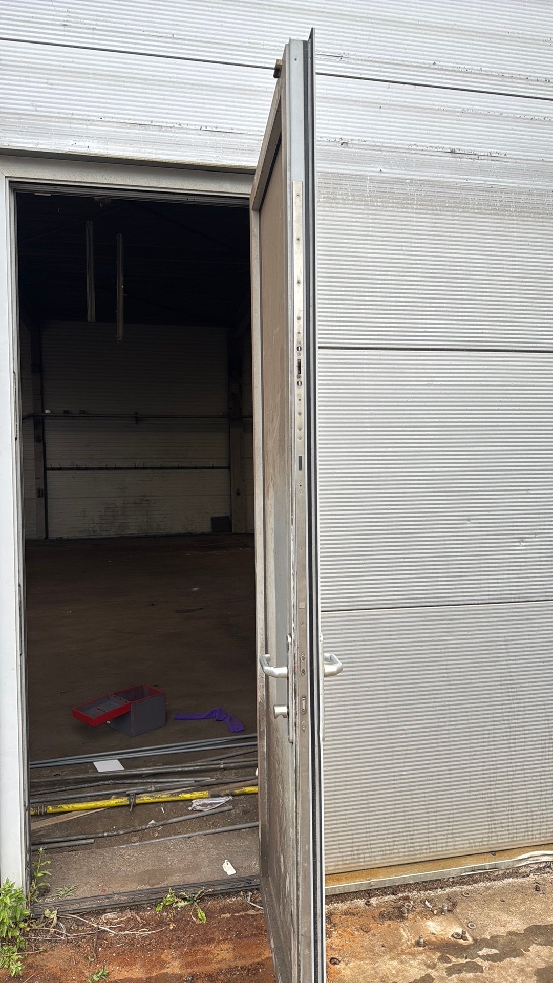 Gebruikte metalen buitendeur - grijs, robuust, Ophalen, Gebruikt, 120 cm of meer, Buitendeur
