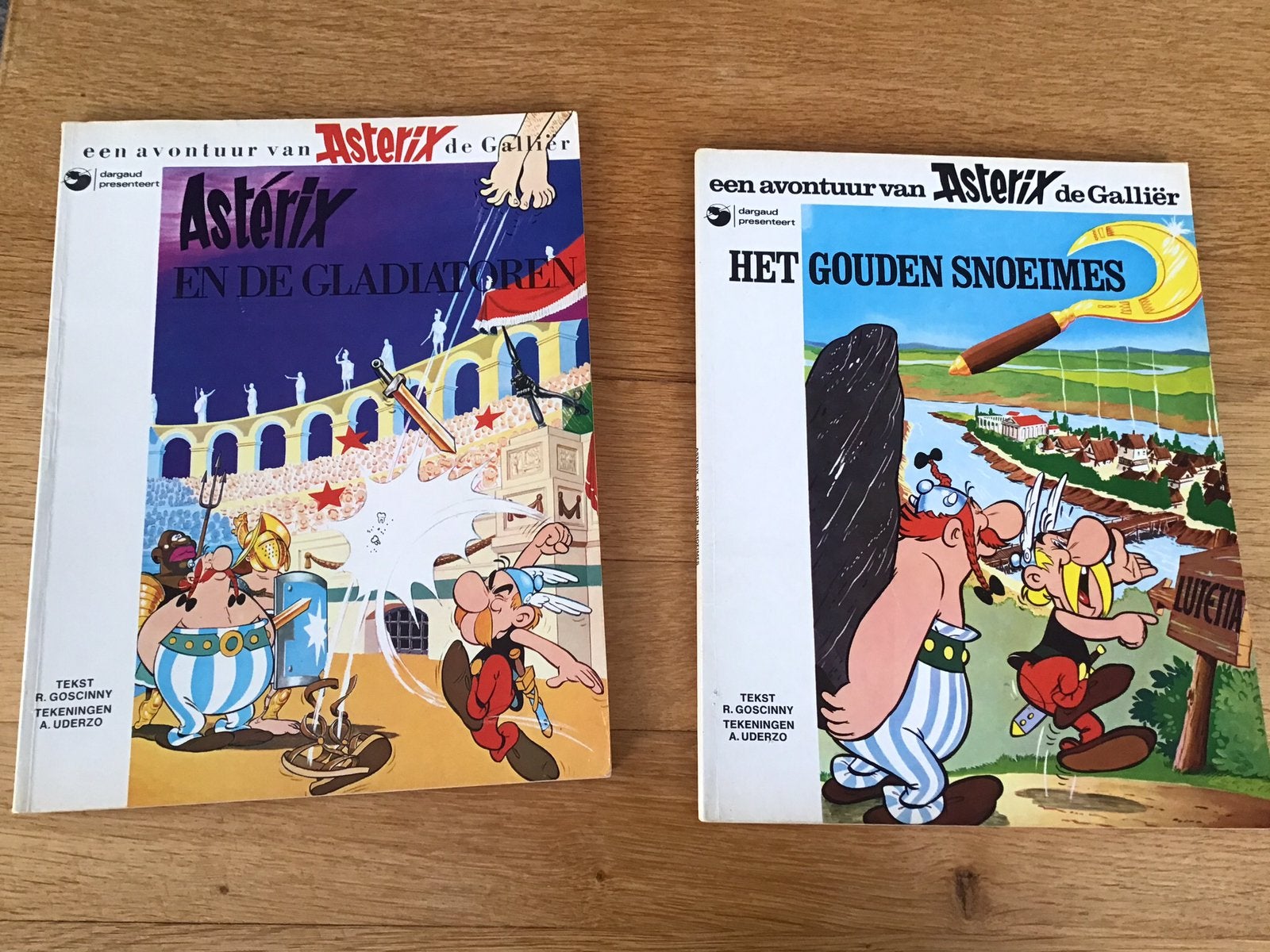 Asterix,2 stuks asterix en de gladiatoren,+ Het Gouden snoei, Meerdere comics, Ophalen of Verzenden, Gelezen, Europa
