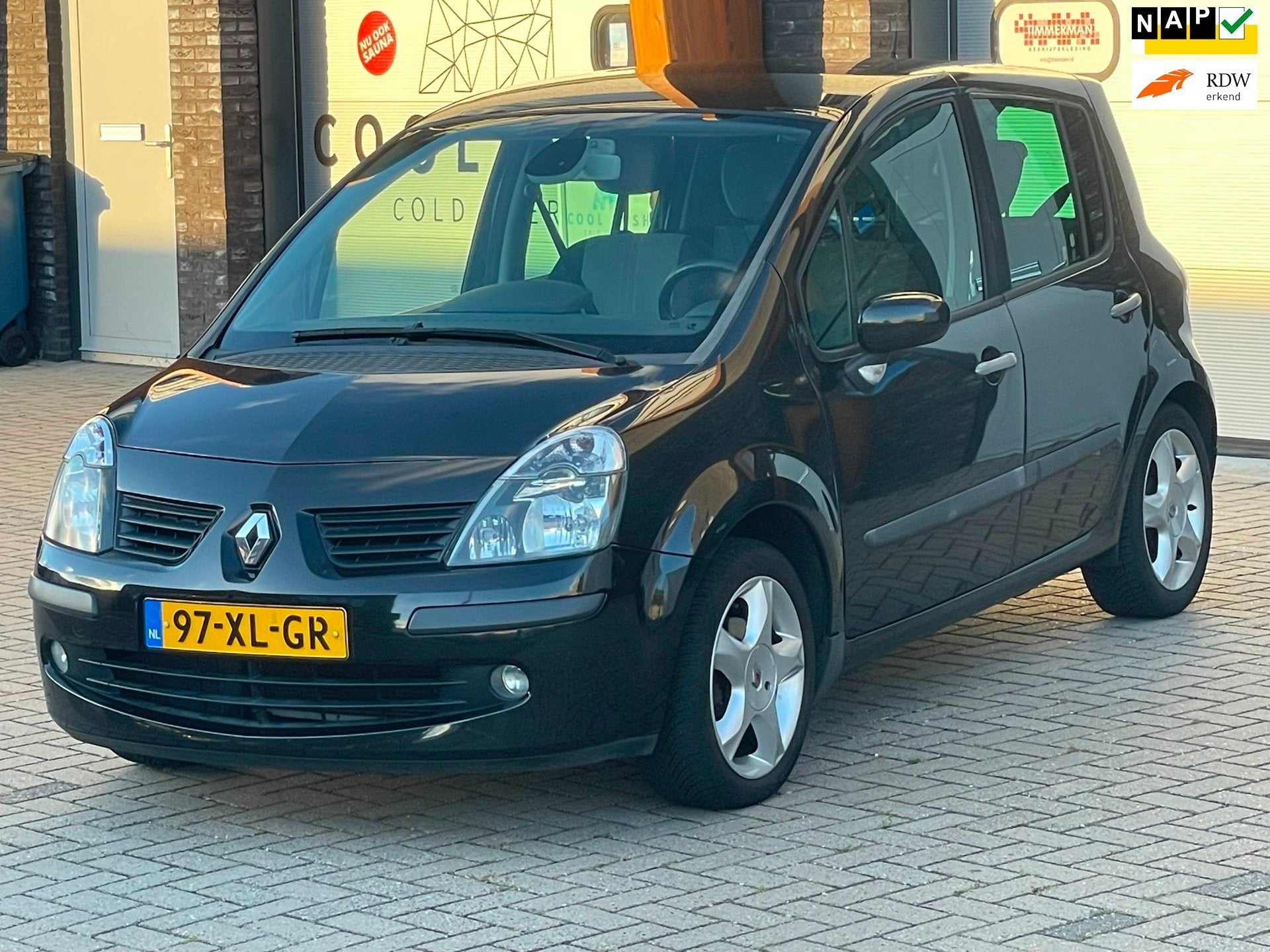 Renault Modus 1.4-16V Dynamique Nwe Distr Riem & Apk Airco L, Auto's, Voorwielaandrijving, Dealer onderhouden, Gebruikt, Zwart