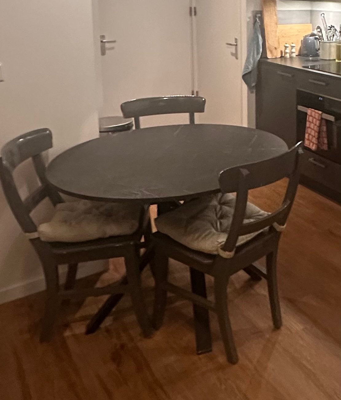 Eettafel MARIEDAMM IKEA zwart marmerlook, Ophalen, Gebruikt, 100 tot 150 cm, Rond