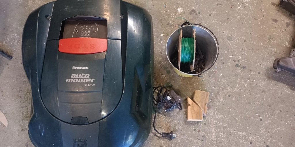 Robotmaaier Husqvarna 210C, Ophalen, Gebruikt, 20 tot 25 cm, Husqvarna