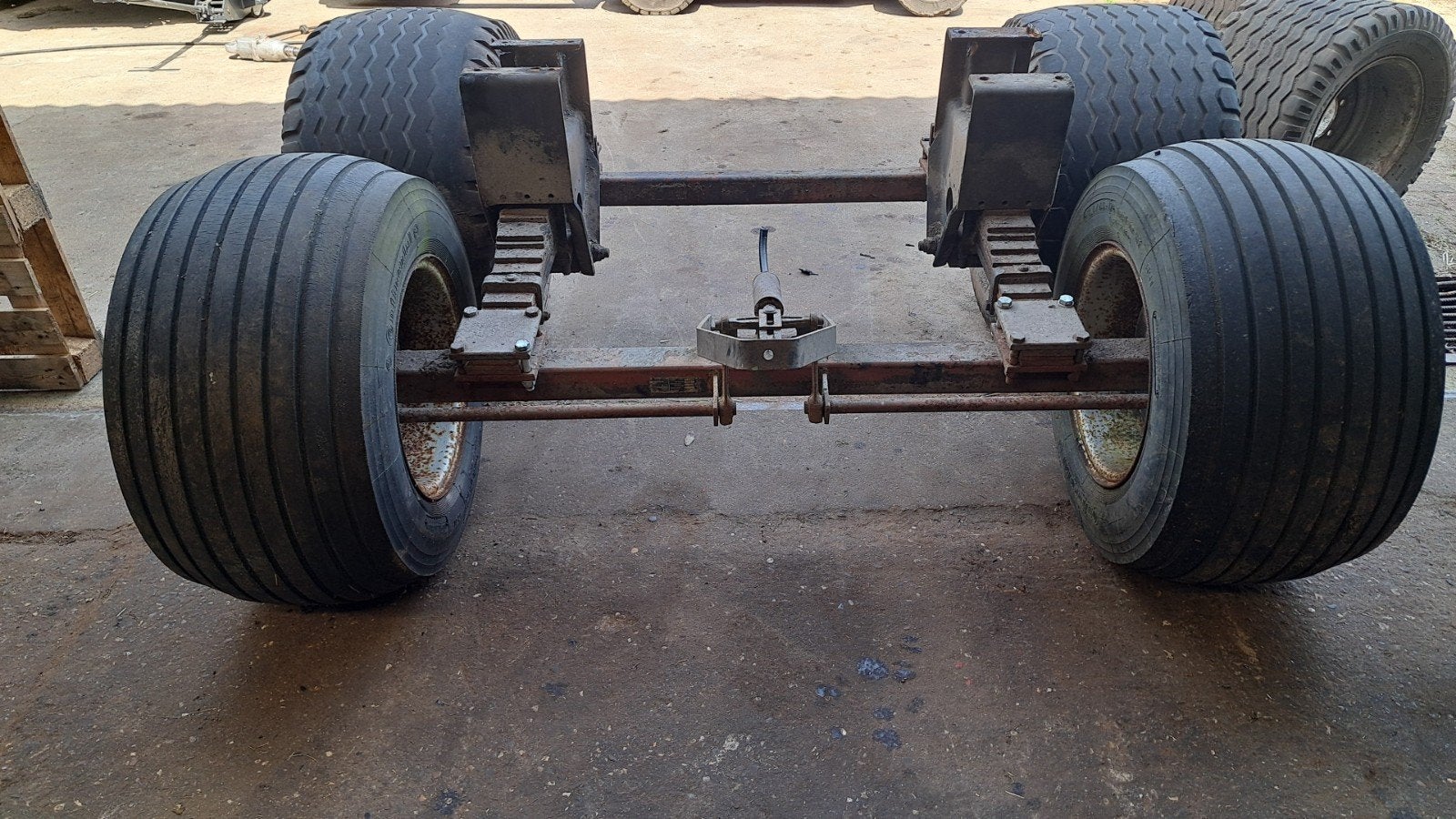 silagewagen   sloop banden 600 /65 r38, Zakelijke goederen, Ophalen