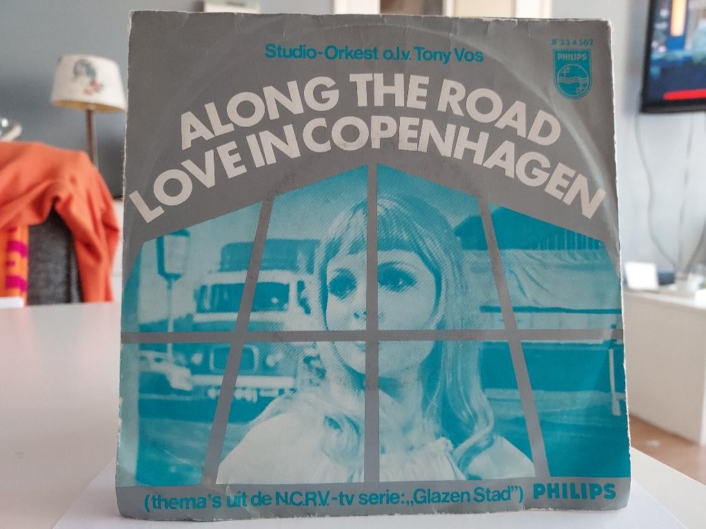 7" Single Tony Vos - Along The Road / Love In Copenhagen, Gebruikt, 7 inch, Single, Ophalen of Verzenden